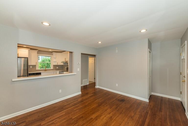 Property listing MLS 4048957 photo 3