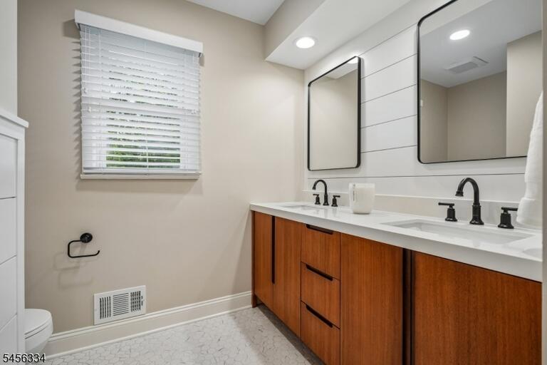 Property listing MLS 4048960 photo 18
