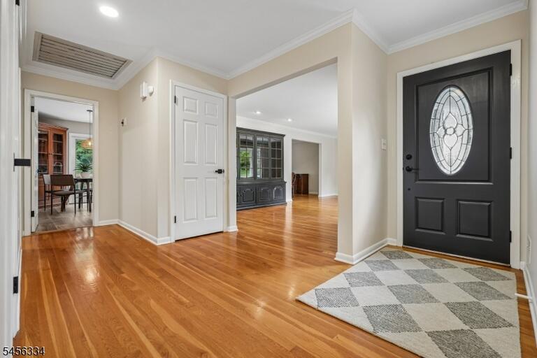 Property listing MLS 4048960 photo 3