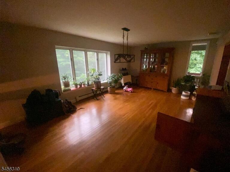 Property listing MLS 4048966 photo 3