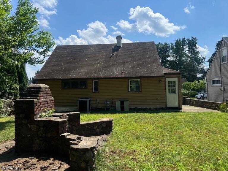 Property listing MLS 4048969 photo 2