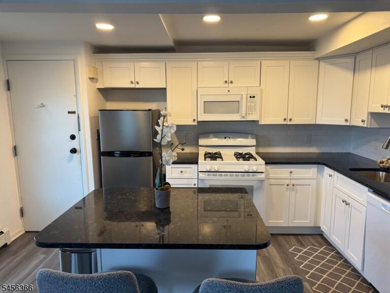 Property listing MLS 4048971 photo 3