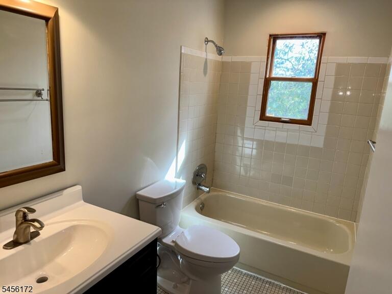 Property listing MLS 4048976 photo 8