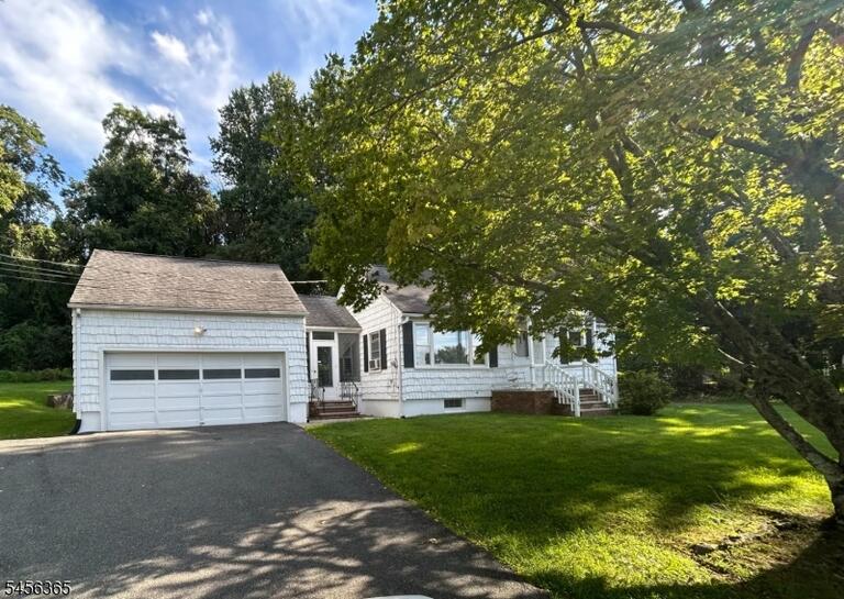 Property listing MLS 4048980 photo 1