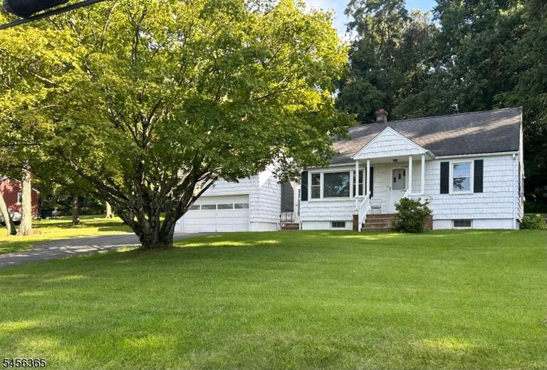 Property listing MLS 4048980 photo 2