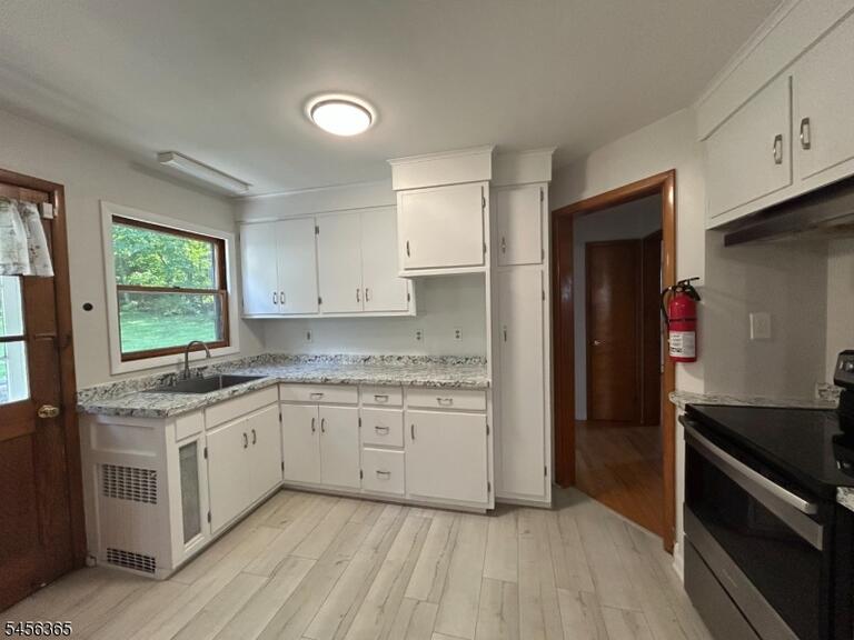 Property listing MLS 4048980 photo 7