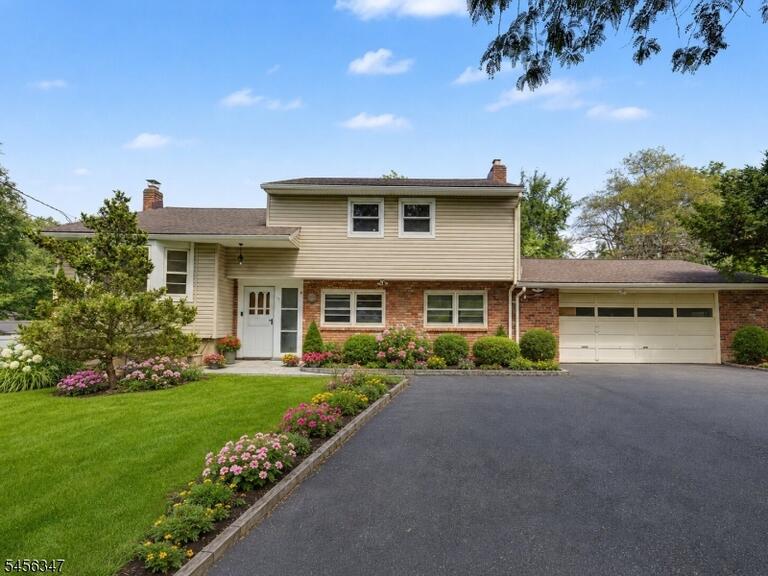Property listing MLS 4048989 photo 1
