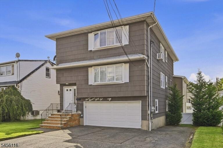 Property listing MLS 4048992 photo 2