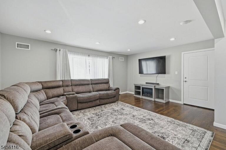 Property listing MLS 4048992 photo 3