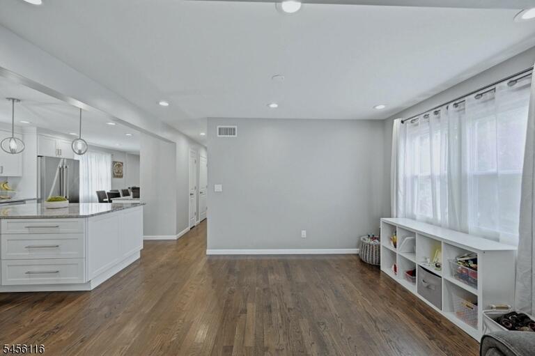 Property listing MLS 4048992 photo 4