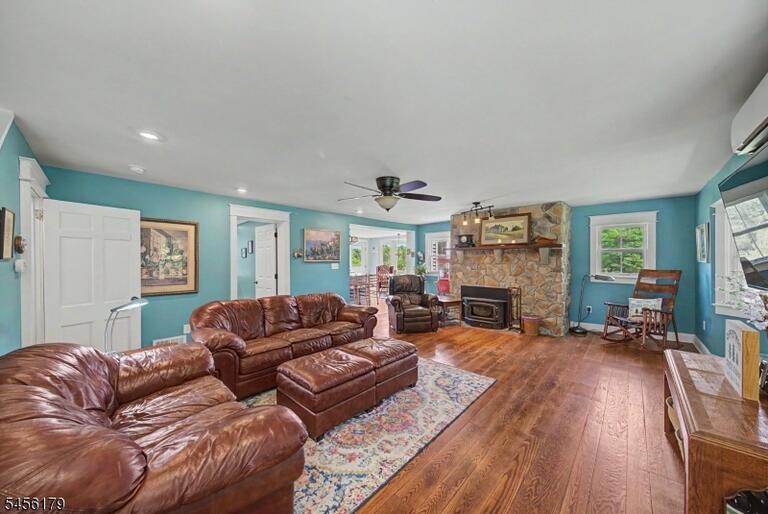Property listing MLS 4048993 photo 5