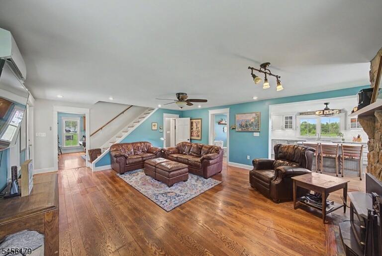 Property listing MLS 4048993 photo 6