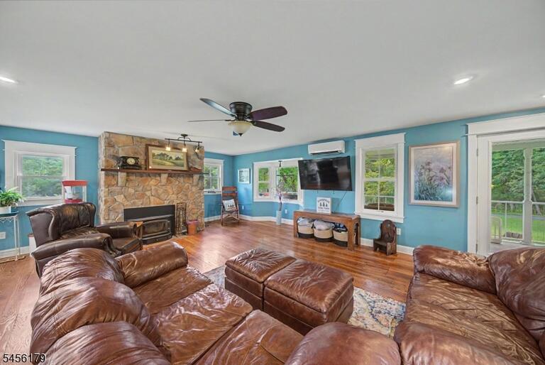 Property listing MLS 4048993 photo 7