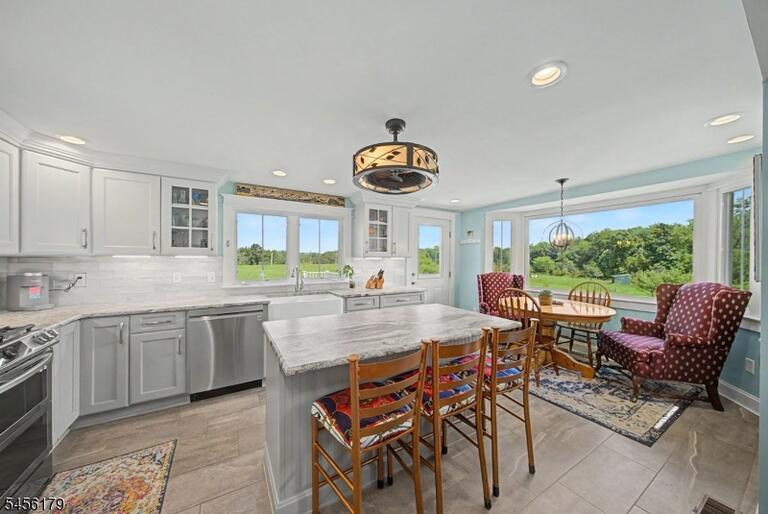 Property listing MLS 4048993 photo 8