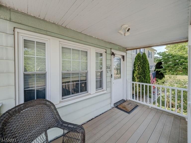 Property listing MLS 4048995 photo 3