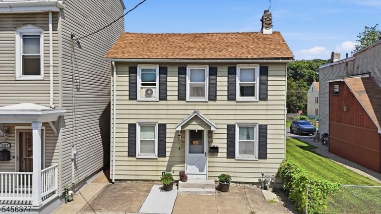 Property listing MLS 4048996 photo 1