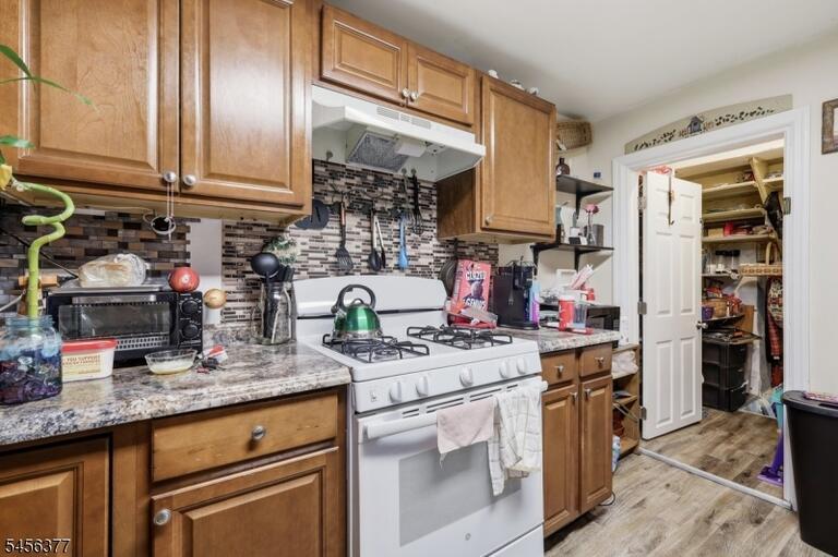 Property listing MLS 4048996 photo 10
