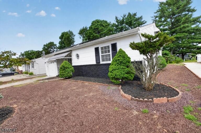 Property listing MLS 4048999 photo 3