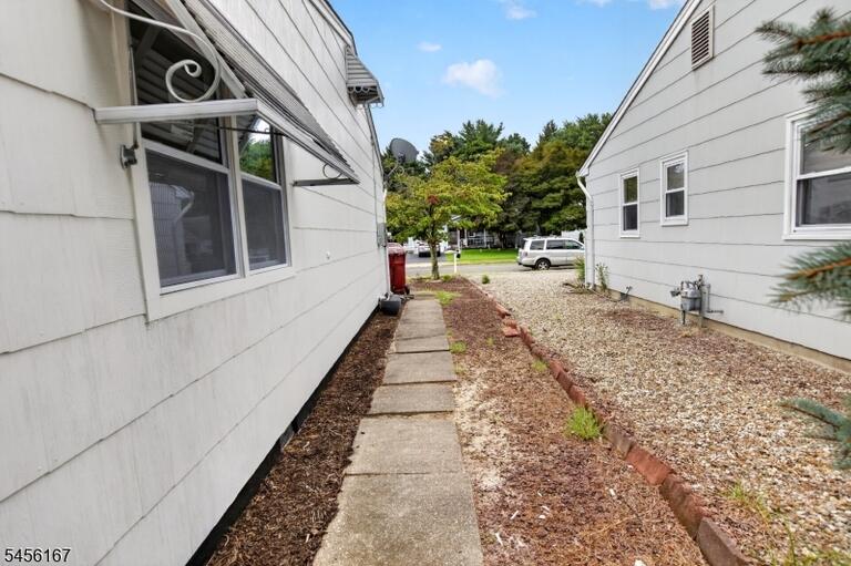 Property listing MLS 4048999 photo 32