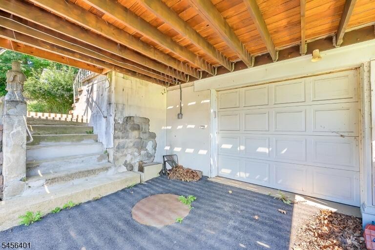Property listing MLS 4049000 photo 4