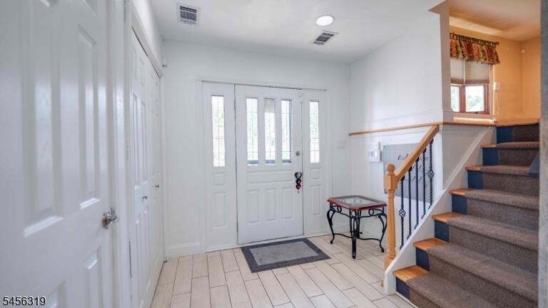 Property listing MLS 4049004 photo 4