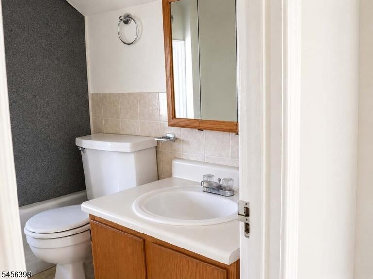 Property listing MLS 4049007 photo 11