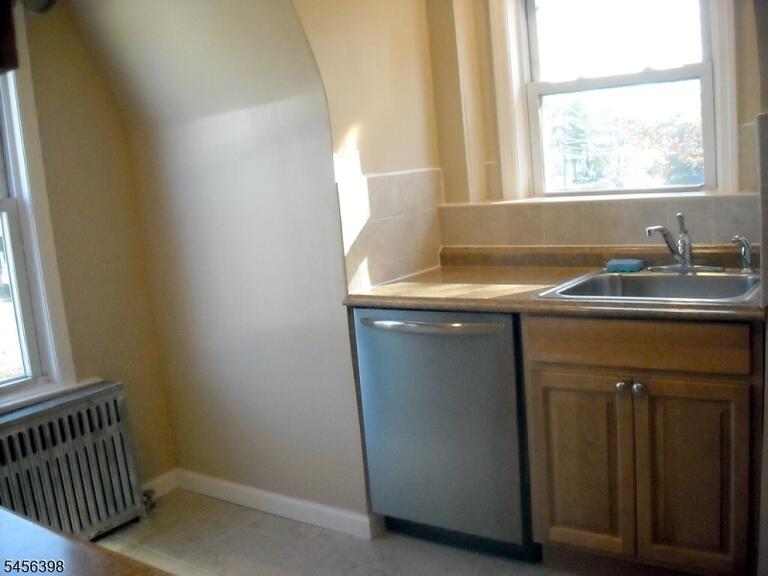 Property listing MLS 4049007 photo 2