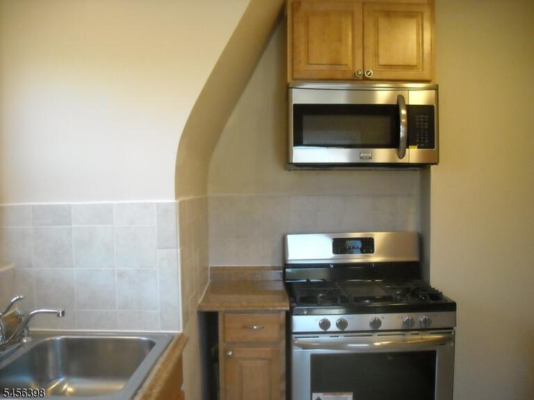Property listing MLS 4049007 photo 3