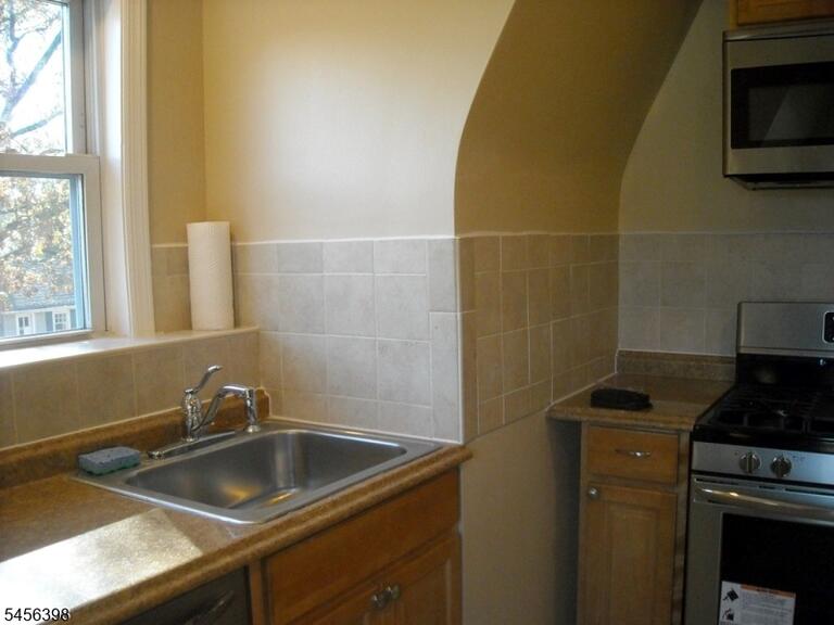Property listing MLS 4049007 photo 5