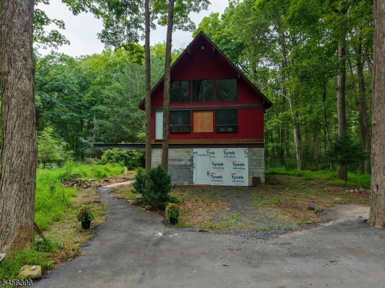 Property listing MLS 4049008 photo 2