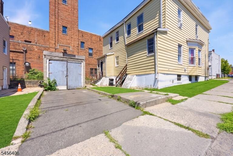 Property listing MLS 4049011 photo 3
