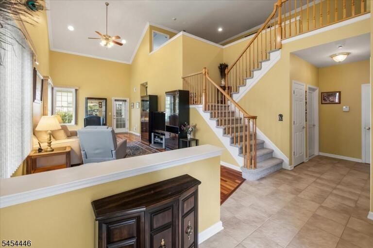 Property listing MLS 4049013 photo 2