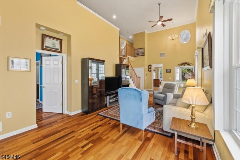 Property listing MLS 4049013 photo 4