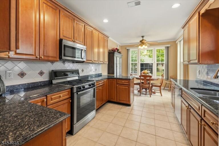 Property listing MLS 4049013 photo 5
