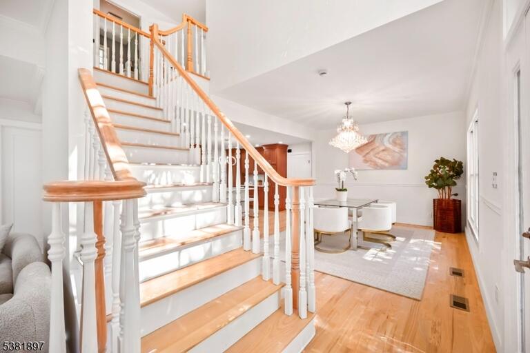 Property listing MLS 4049034 photo 3