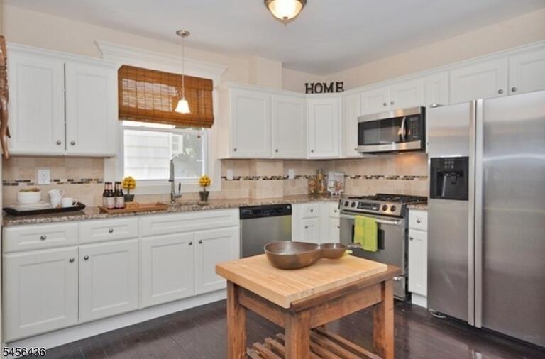 Property listing MLS 4049039 photo 4