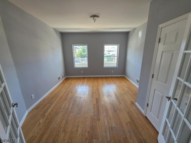 Property listing MLS 4049040 photo 2