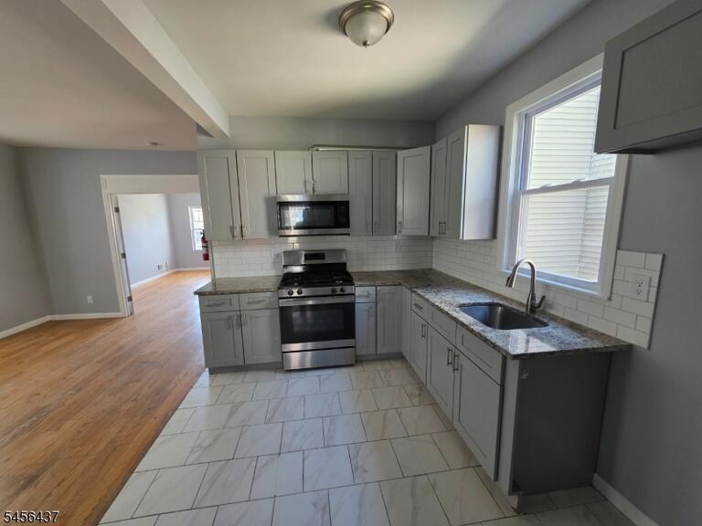 Property listing MLS 4049040 photo 3