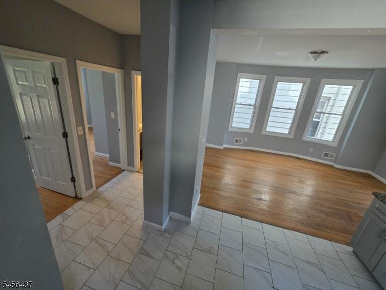 Property listing MLS 4049040 photo 8