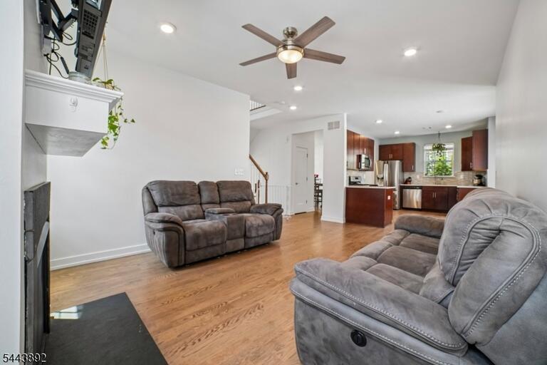 Property listing MLS 4049043 photo 10