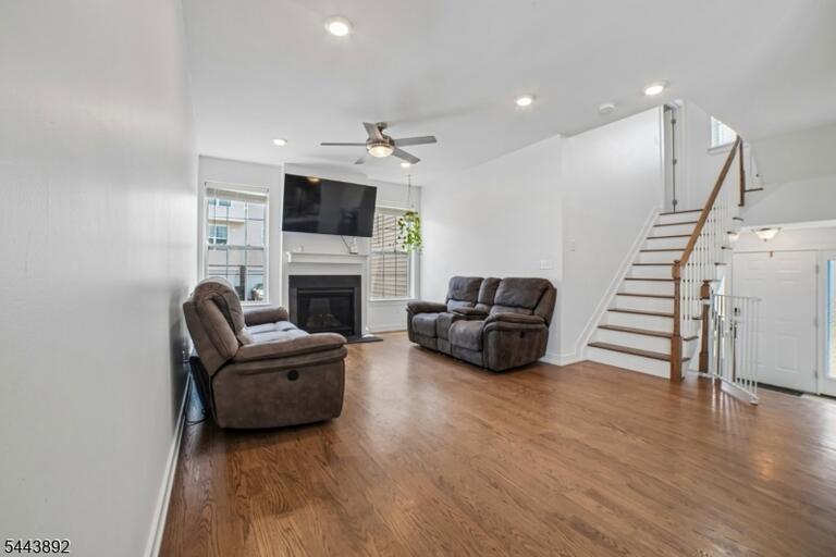 Property listing MLS 4049043 photo 11