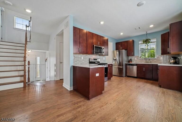 Property listing MLS 4049043 photo 2