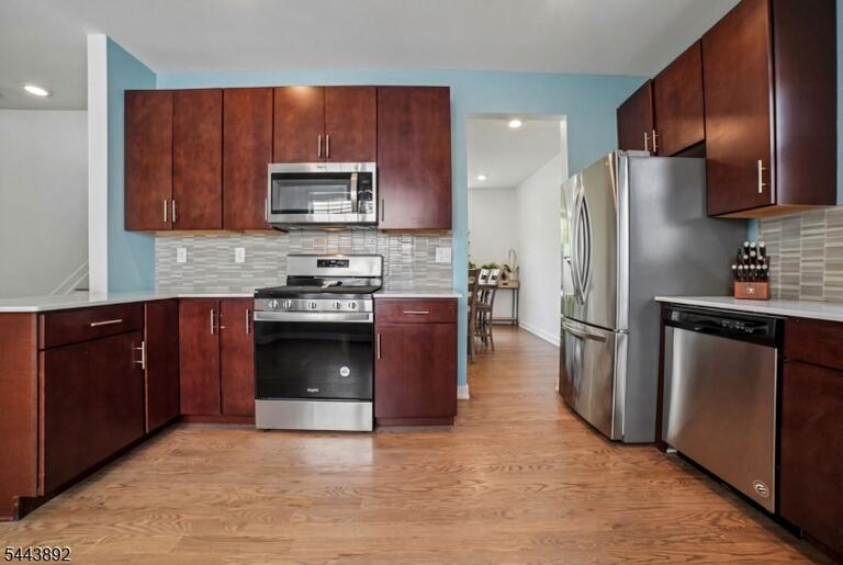 Property listing MLS 4049043 photo 5