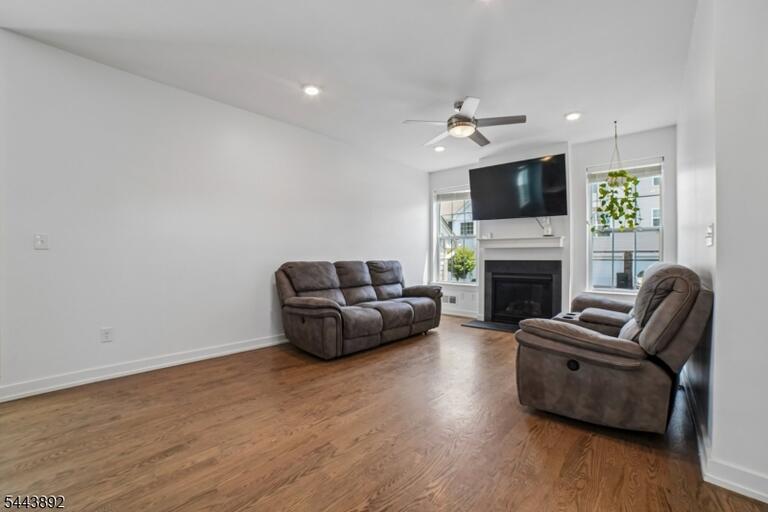 Property listing MLS 4049043 photo 9