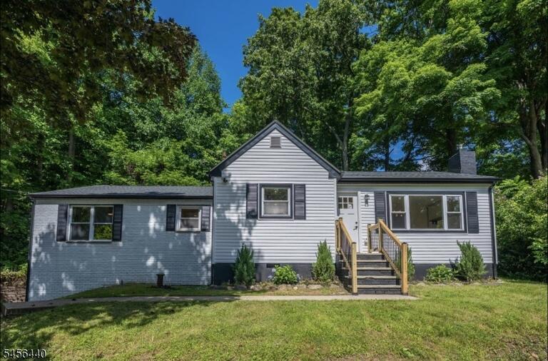 Property listing MLS 4049045 photo 1