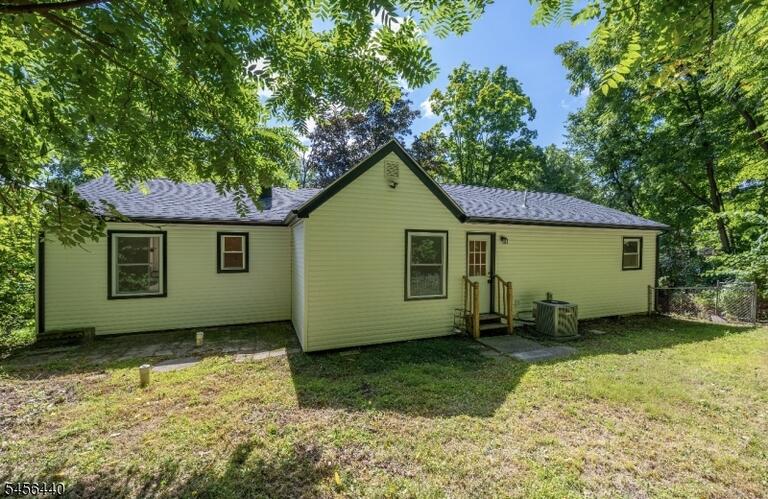 Property listing MLS 4049045 photo 23