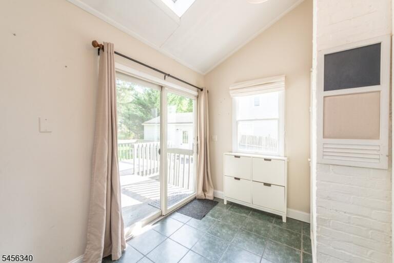 Property listing MLS 4049046 photo 12