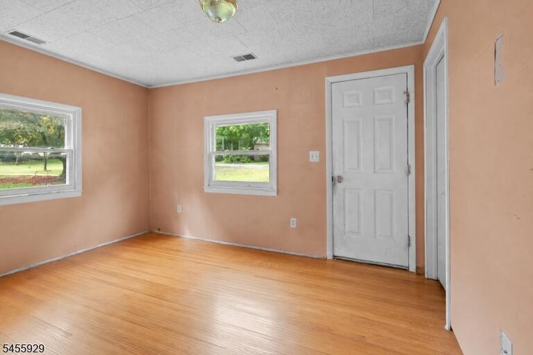 Property listing MLS 4049047 photo 5