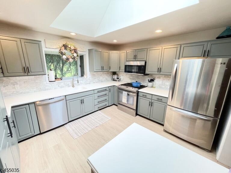 Property listing MLS 4049049 photo 17