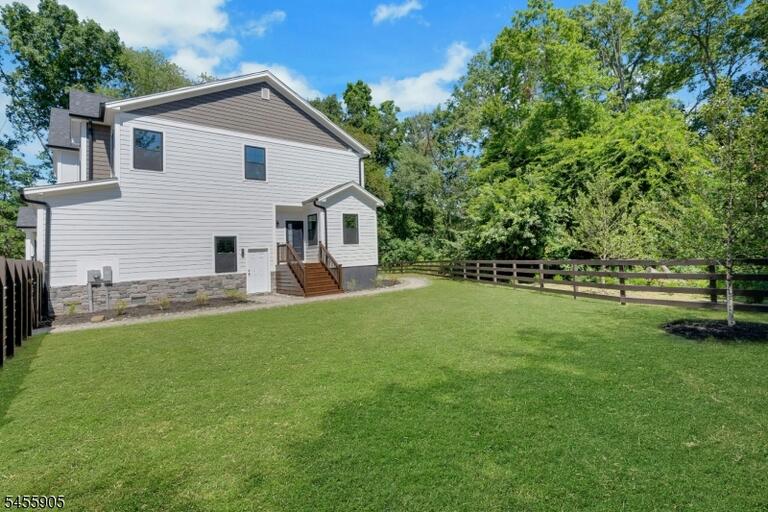 Property listing MLS 4049051 photo 15